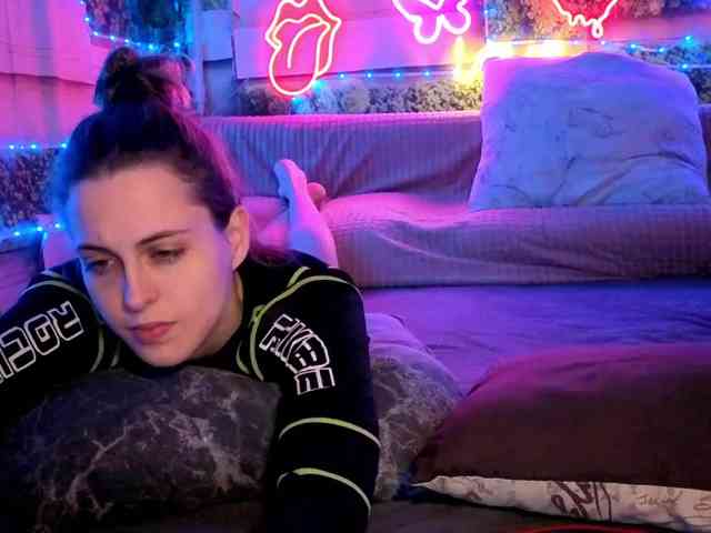 2Laski2's chat room