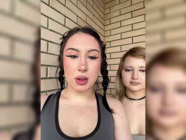BustyLina's chat room