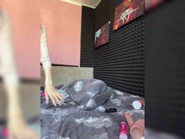 StrawberryGirl-'s chat room