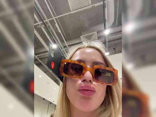 _Katrinka_'s chat room