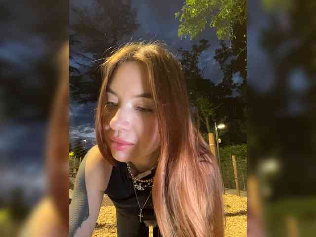 LINA69FEMDOM's chat room