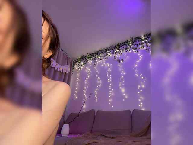 DearAmiira's chat room