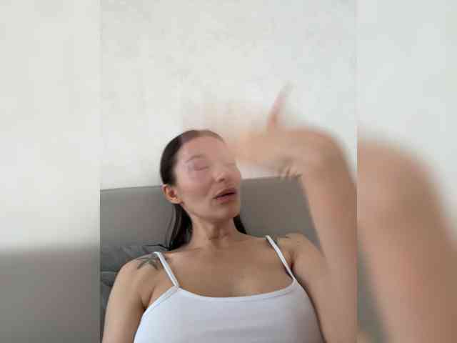 LunaDesire's chat room