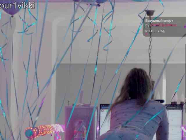 VikkiExtraCheese's chat room