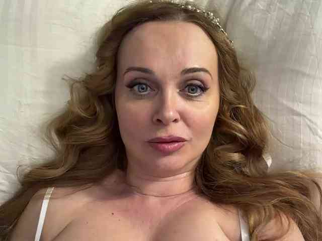 Milf_Zabava's chat room