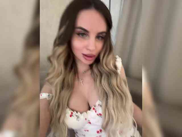 LedyMiya's chat room