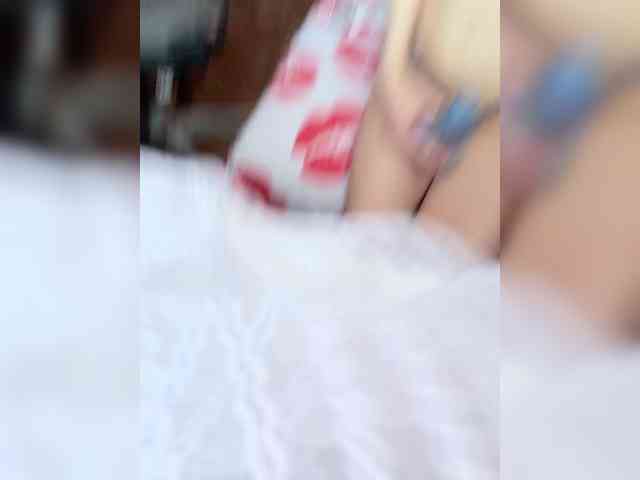 StrawberryGirl-'s chat room