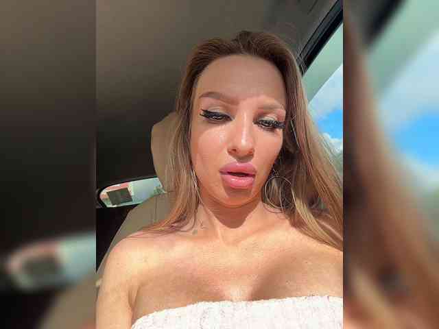 GoldPussy69's chat room