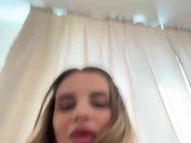 LedyMiya's chat room