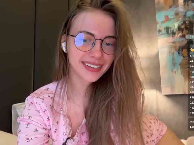 VikkiExtraCheese's chat room