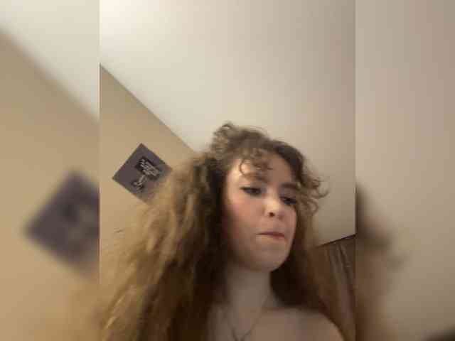 YourLadyyy's chat room