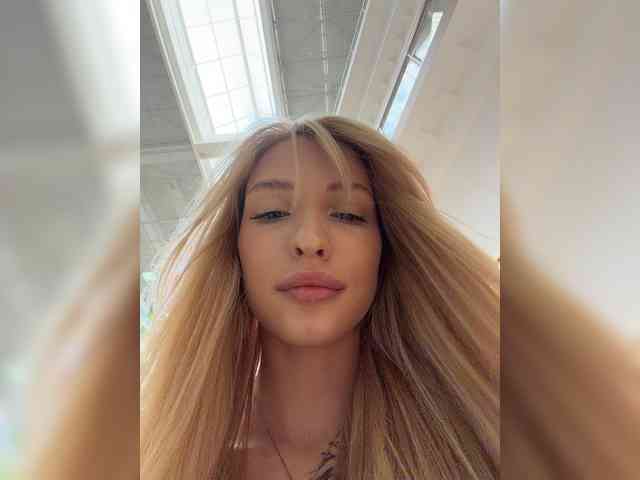 Cristi-Candy's chat room