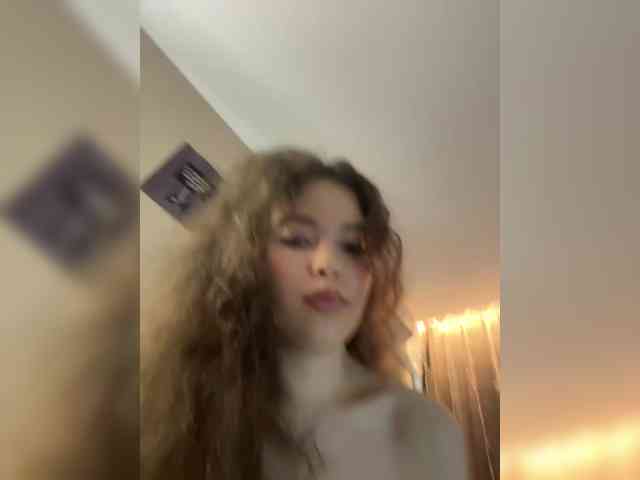 YourLadyyy's chat room