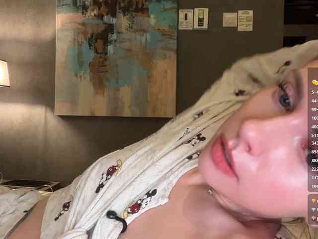 VikkiExtraCheese's chat room