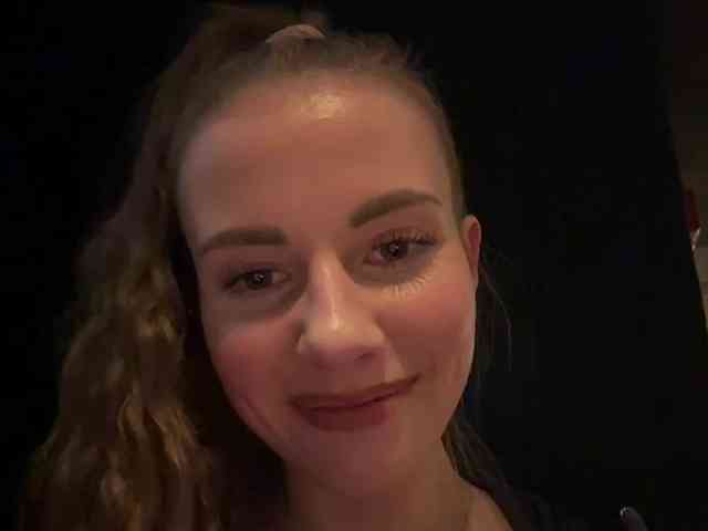 VikkiExtraCheese's chat room