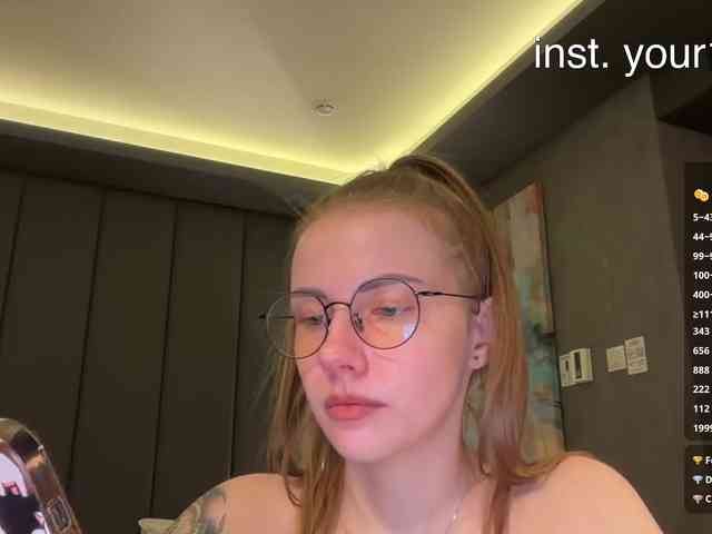 VikkiExtraCheese's chat room