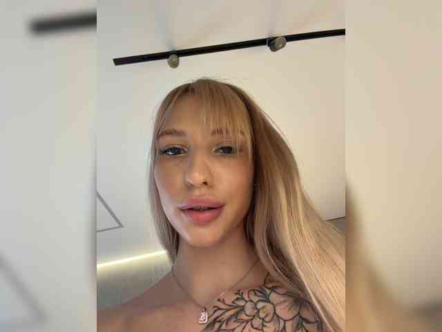 Cristi-Candy's chat room