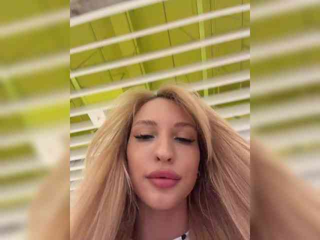 Cristi-Candy's chat room