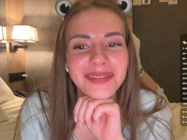 VikkiExtraCheese's chat room