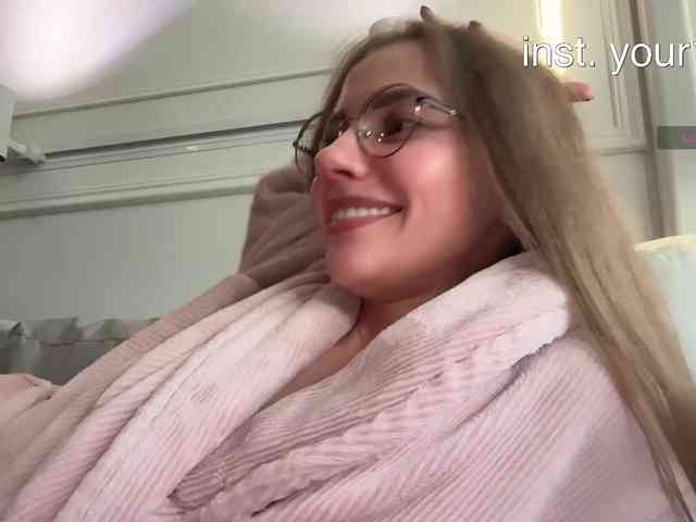 VikkiExtraCheese's chat room