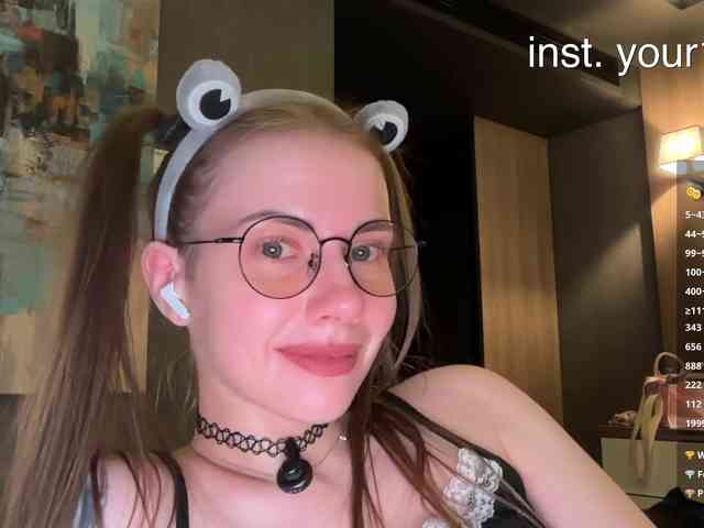 VikkiExtraCheese's chat room