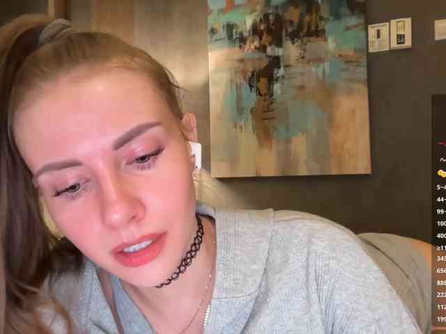 VikkiExtraCheese's chat room