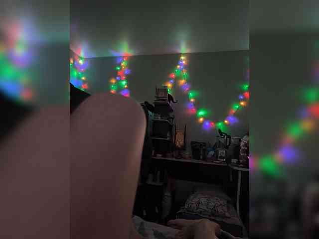 Sluttyfuck25's chat room