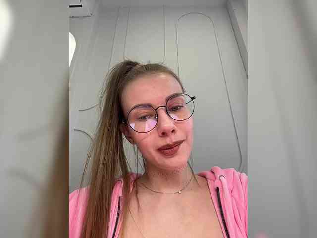 VikkiExtraCheese's chat room