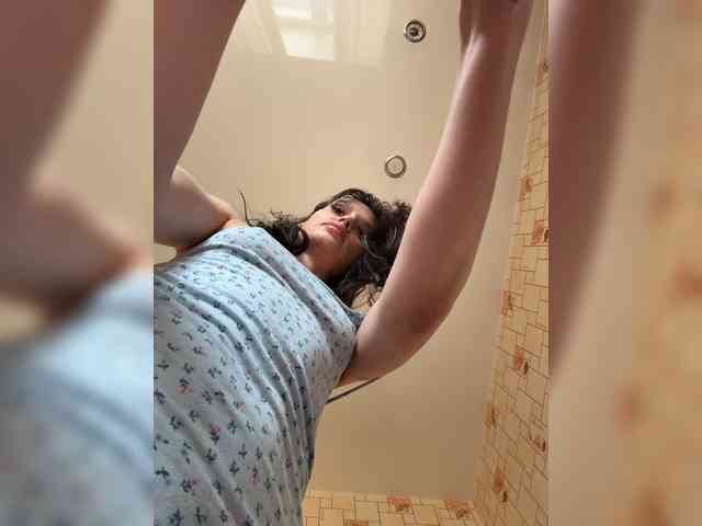 Enchantressss's chat room