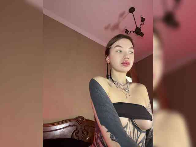 LINA69FEMDOM's chat room