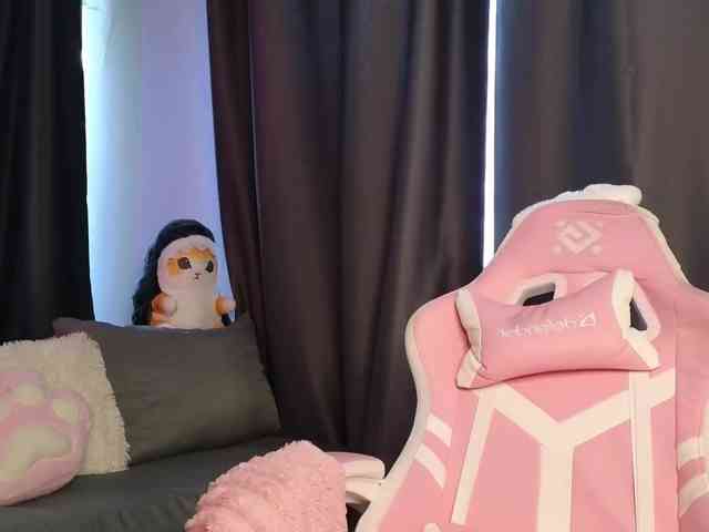 Eva--queen's chat room