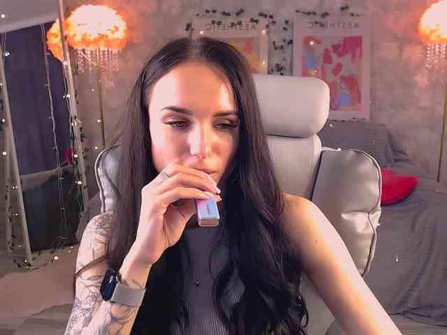 NicoleMerz's chat room