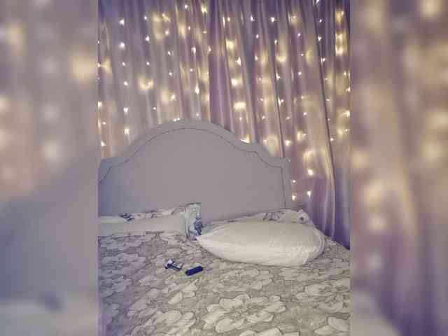 Her-Girl's chat room