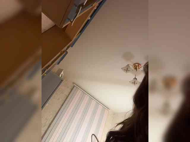 LittleDelora's chat room