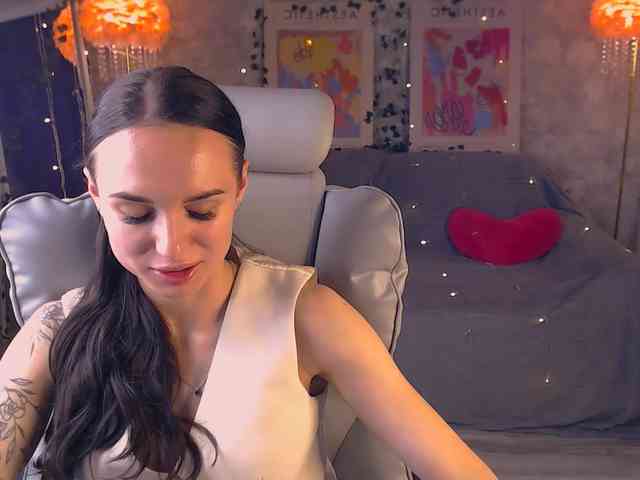 NicoleMerz's chat room