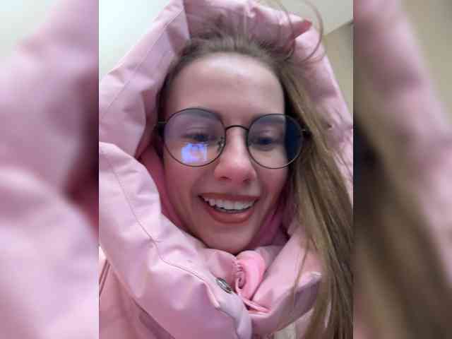 VikkiExtraCheese's chat room