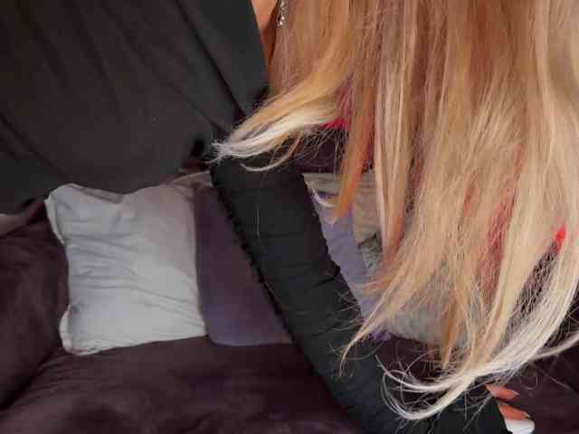 PinkFoxya's chat room