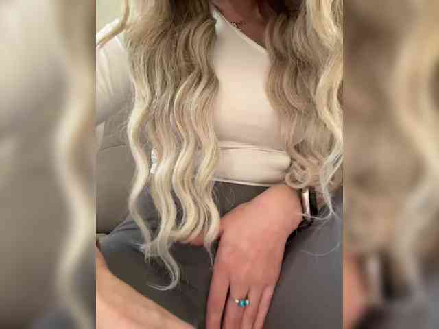 LedyMiya's chat room