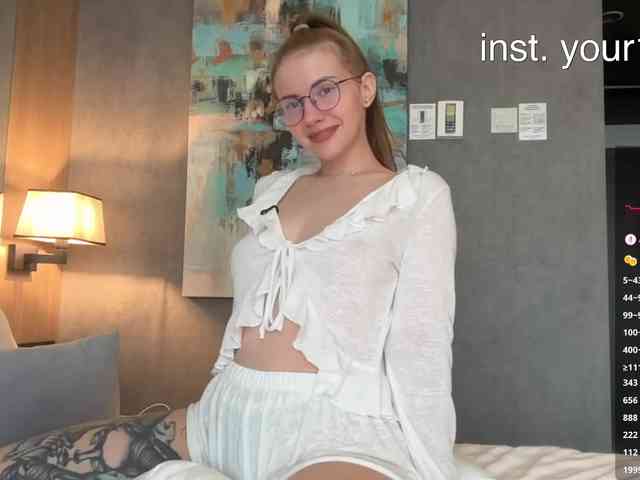 VikkiExtraCheese's chat room