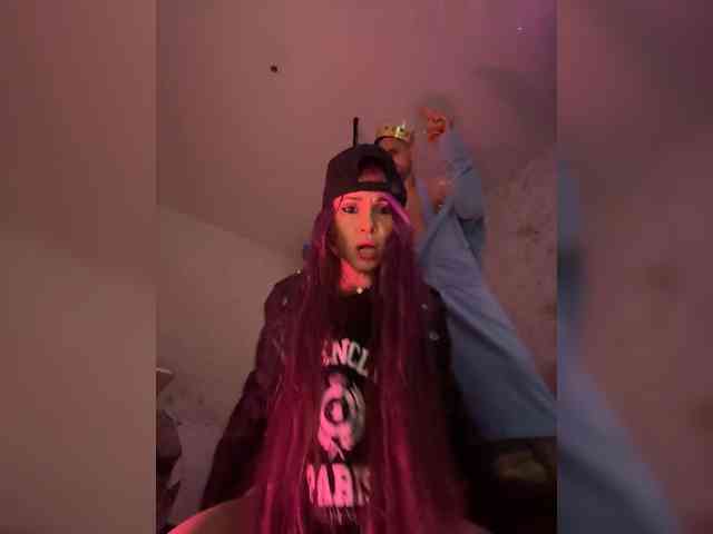 VIP17CoupleDream's chat room