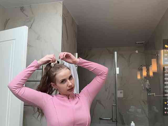 VikkiExtraCheese's chat room