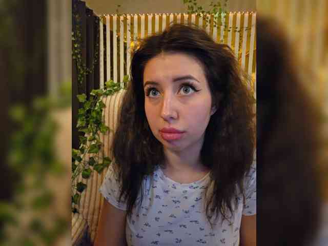 -Violetttttka-'s chat room