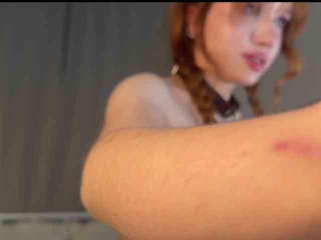 LolaXBambi's chat room