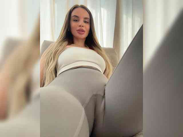 LedyMiya's chat room
