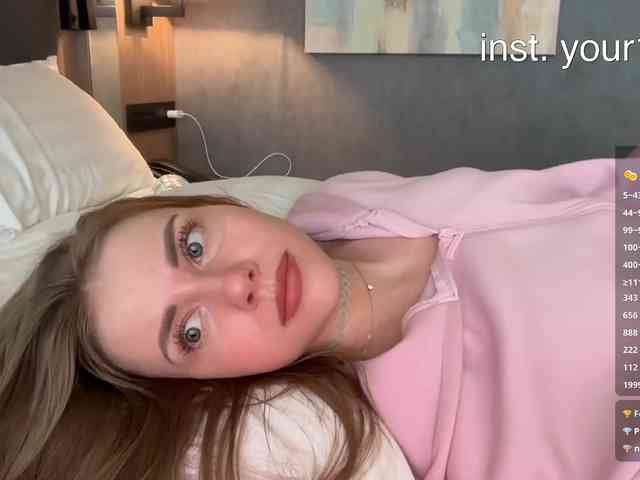 VikkiExtraCheese's chat room