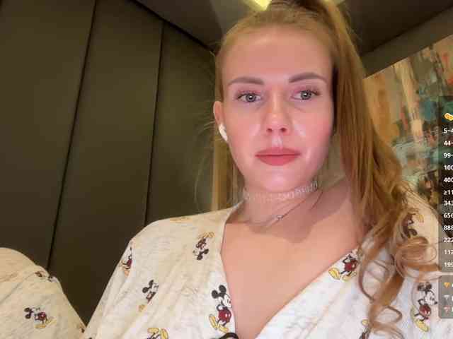 VikkiExtraCheese's chat room