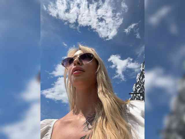 Cristi-Candy's chat room