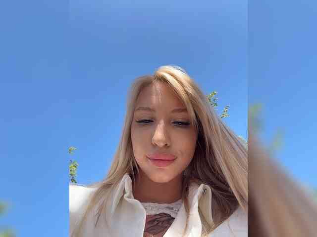 Cristi-Candy's chat room
