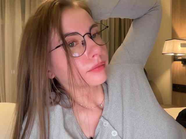 VikkiExtraCheese's chat room