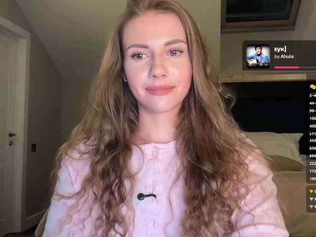 VikkiExtraCheese's chat room